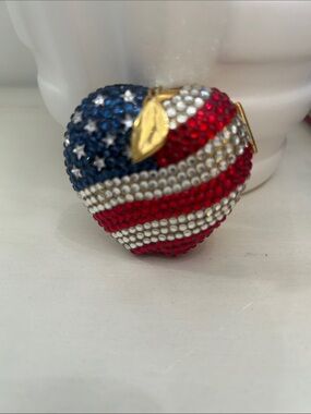 ESTEE LAUDER, VINTAGE Patriotic Rhinestone Heart powder compact